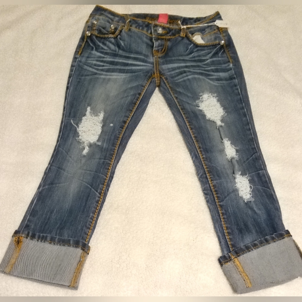 Almost Famous Capri Pants